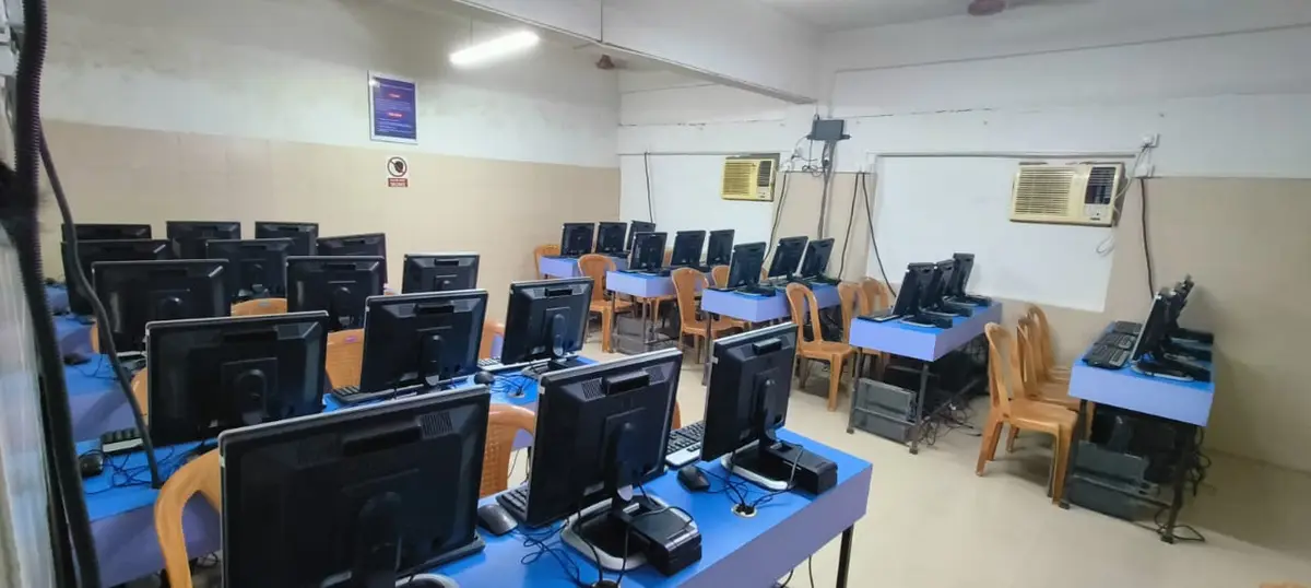 Nirmala College of Commerce, Rani Sati Muncipal School Bldg: campus photo 4