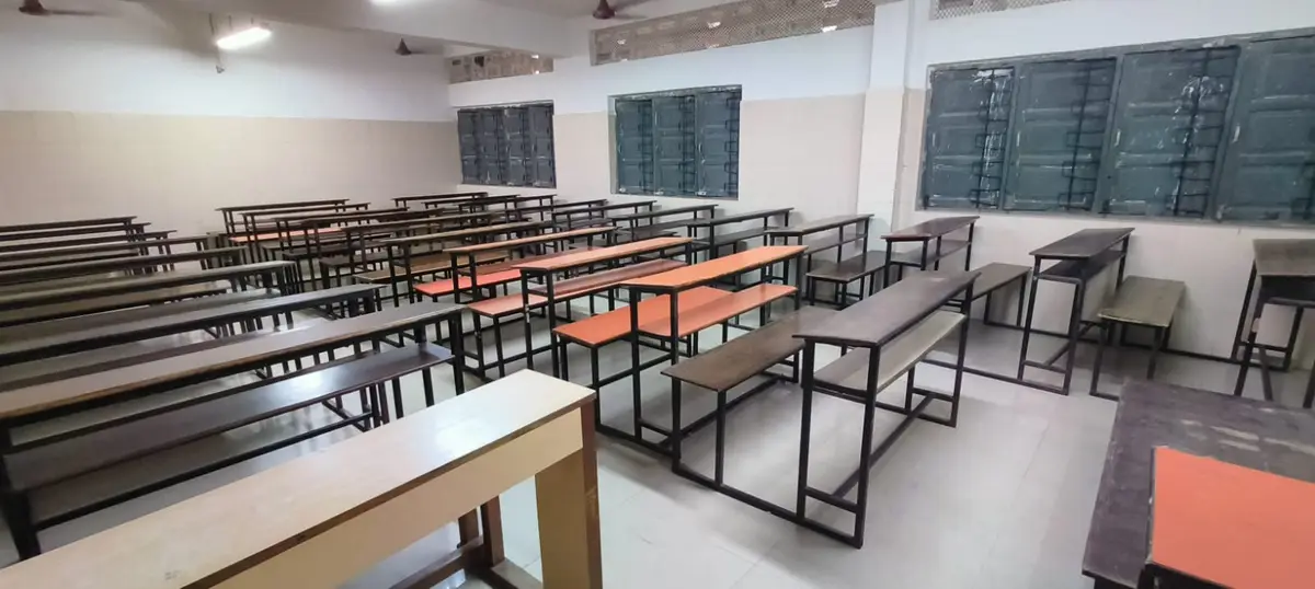 Nirmala College of Commerce, Rani Sati Muncipal School Bldg: campus photo 2