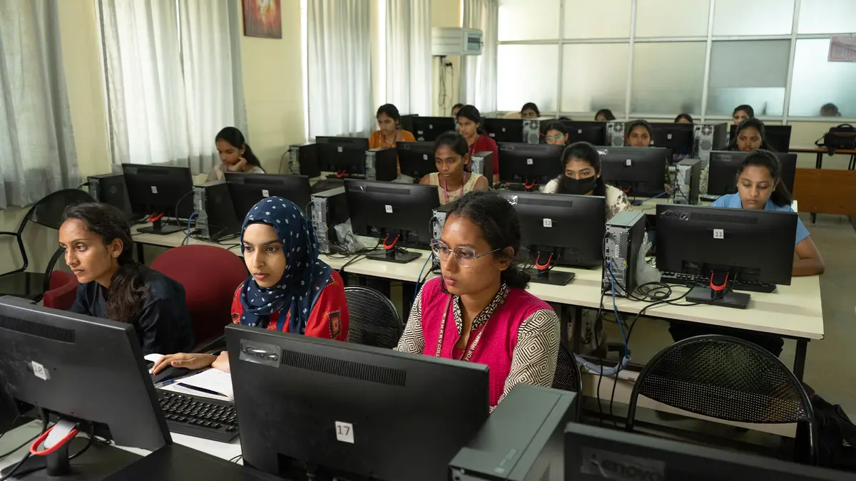 NMKRV College: campus photo 2