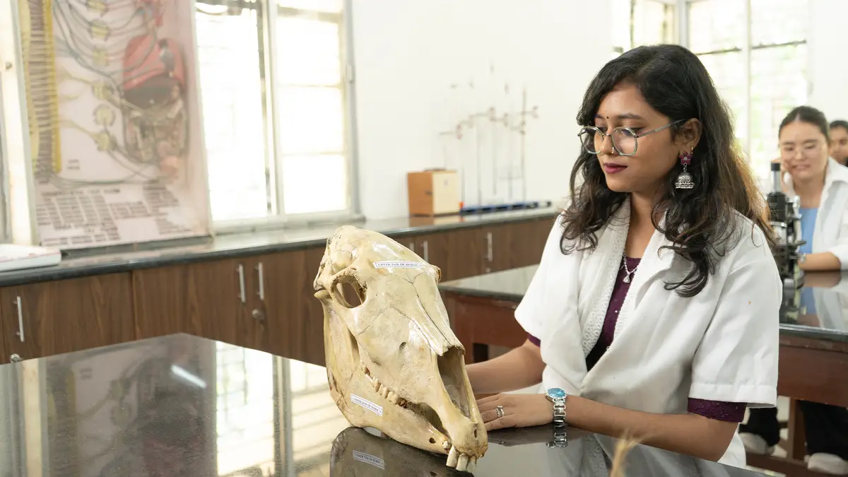 NMKRV College: campus photo 8