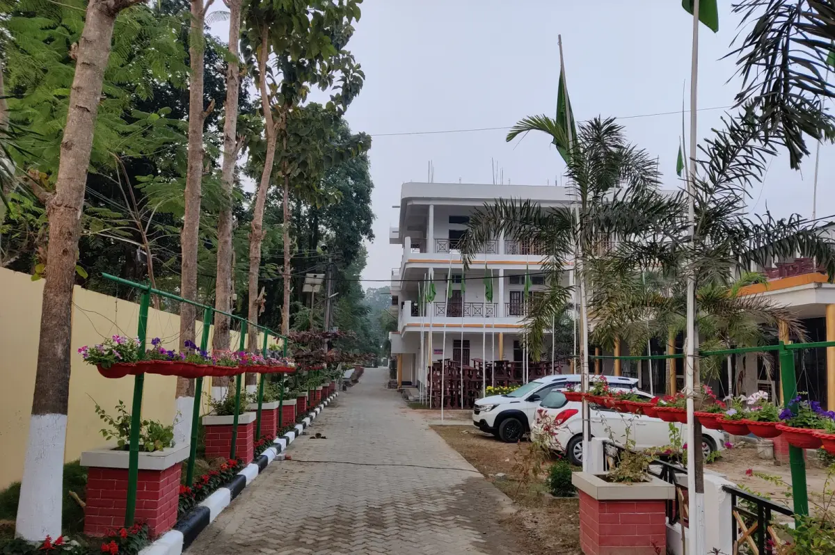Nowgong Girls College: campus photo 3