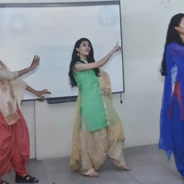Nutanben Mansukhbhai Turakhia Gujarati College of Pharmacy, Scheme No. 54: campus photo 3