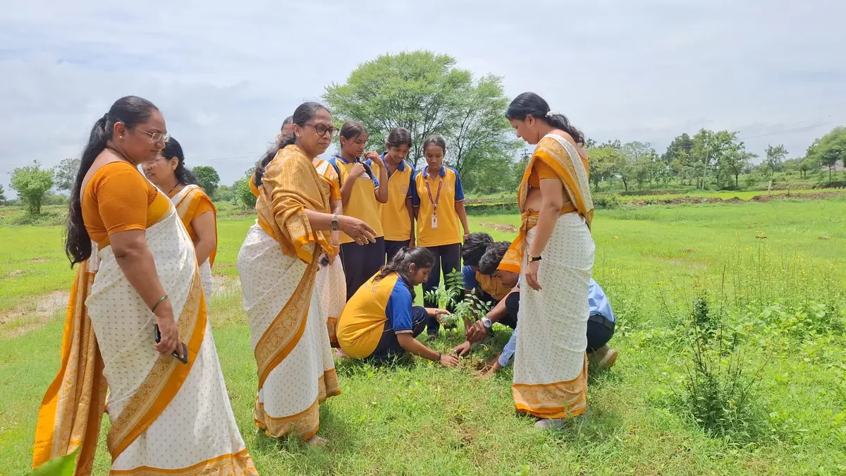 Om Satyasai Arts Commerce College campus photo 2