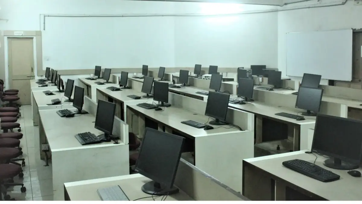 P. D. Pandya Institute of Computer Application: campus photo 3