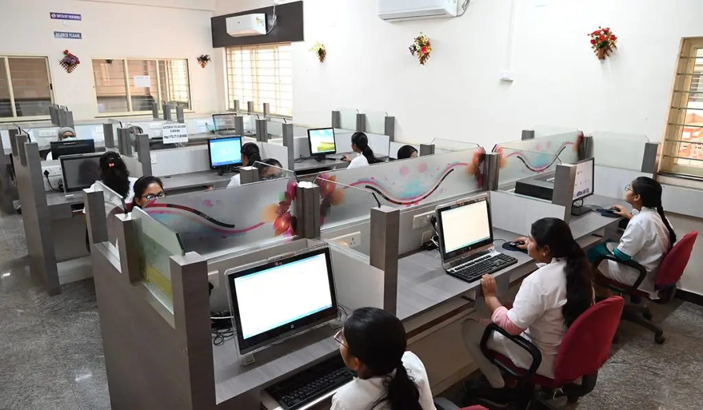 P M Nadagowda Memorial Dental College & Hospital: campus photo 1
