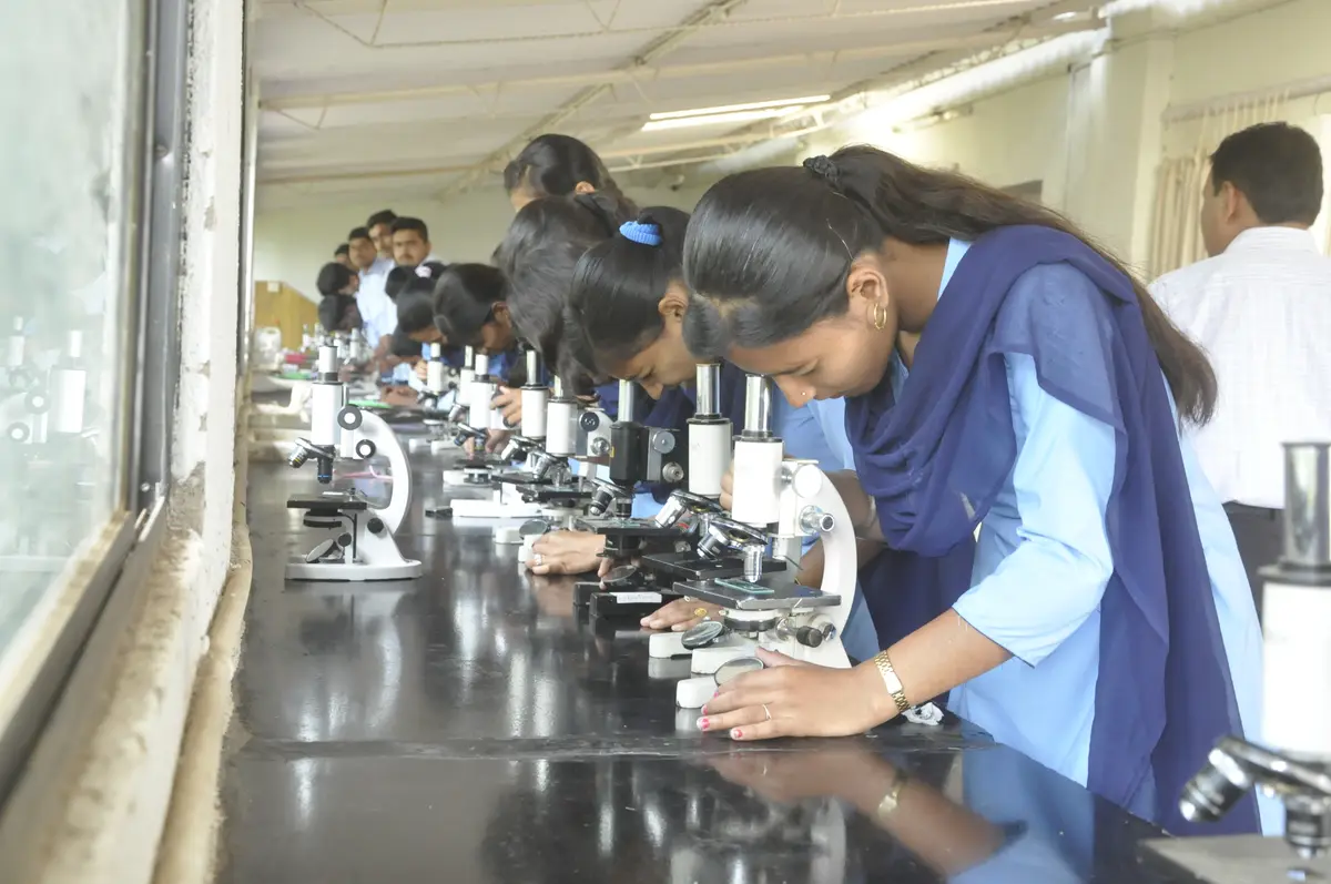 Padmabhushan Vasantraodada Patil Mahavidyalaya, KAVATHE-MAHANKAL: campus photo 1