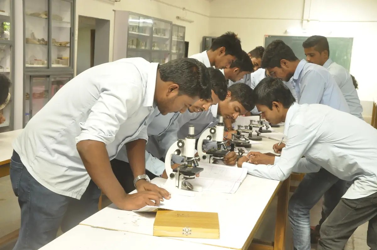Padmabhushan Vasantraodada Patil Mahavidyalaya, KAVATHE-MAHANKAL: campus photo 2
