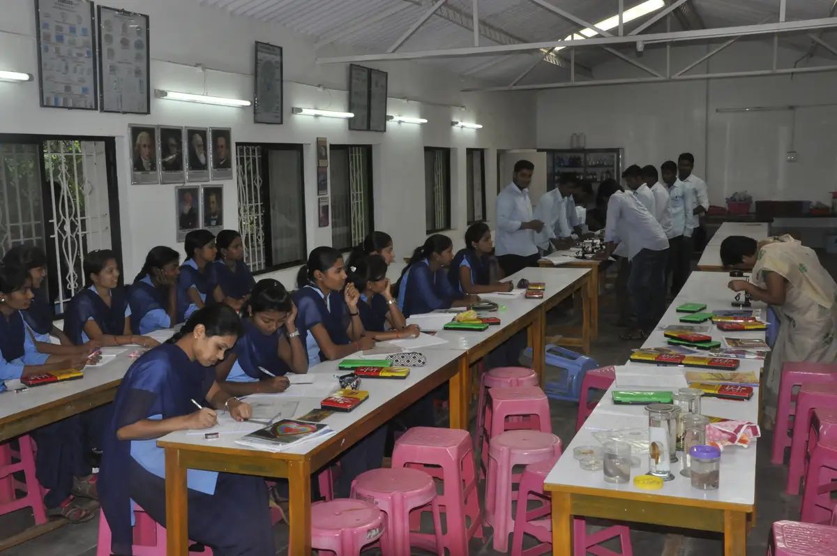 Padmabhushan Vasantraodada Patil Mahavidyalaya, KAVATHE-MAHANKAL: campus photo 3