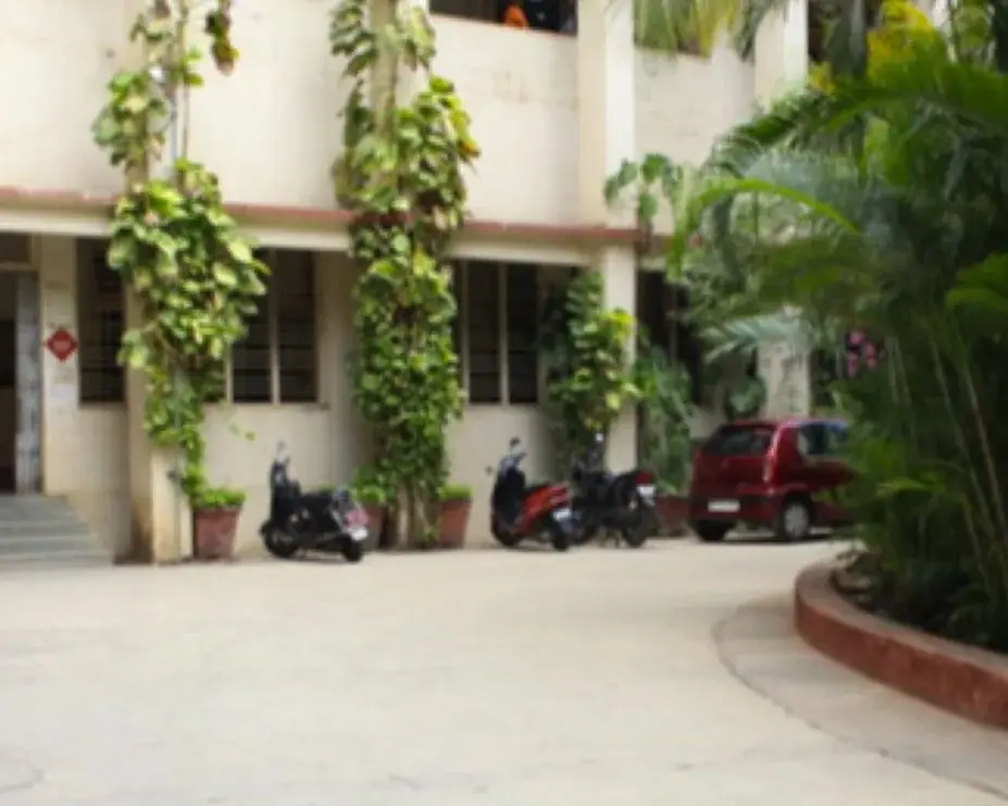 Parle Tilak Vidyalaya Associations Sathaye: campus photo 1
