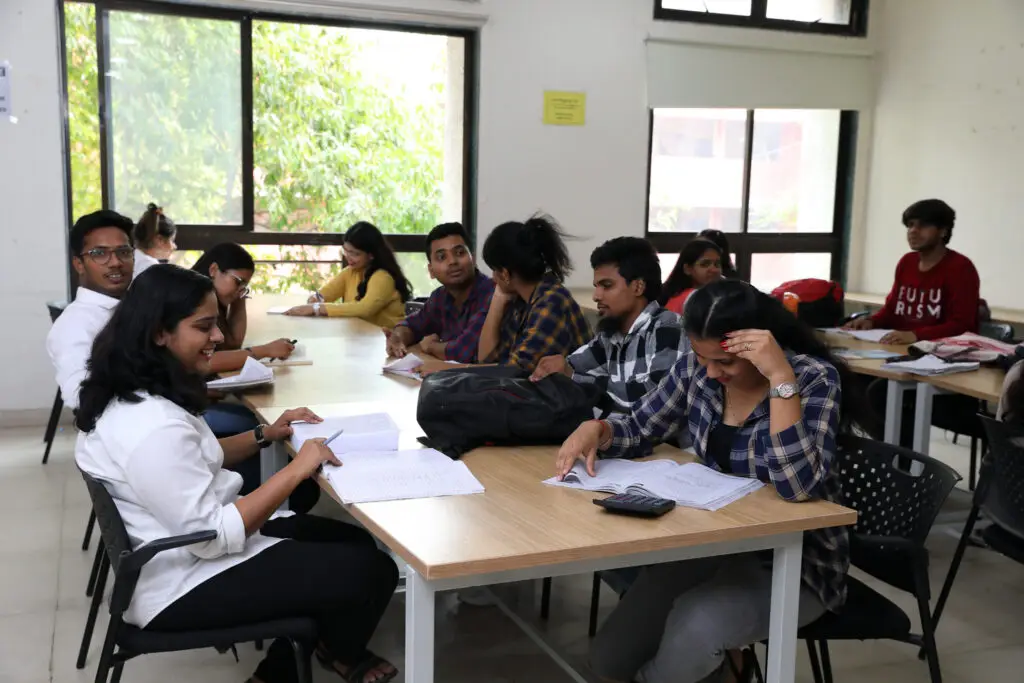 Peoples Education Societys Adv. Balasaheb Apte College of Law, Prin N. M.: campus photo 5