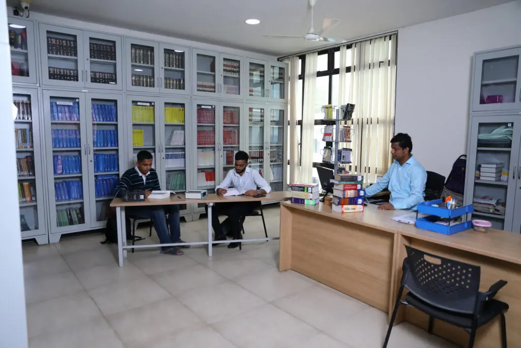 Peoples Education Societys Adv. Balasaheb Apte College of Law, Prin N. M.: campus photo 4