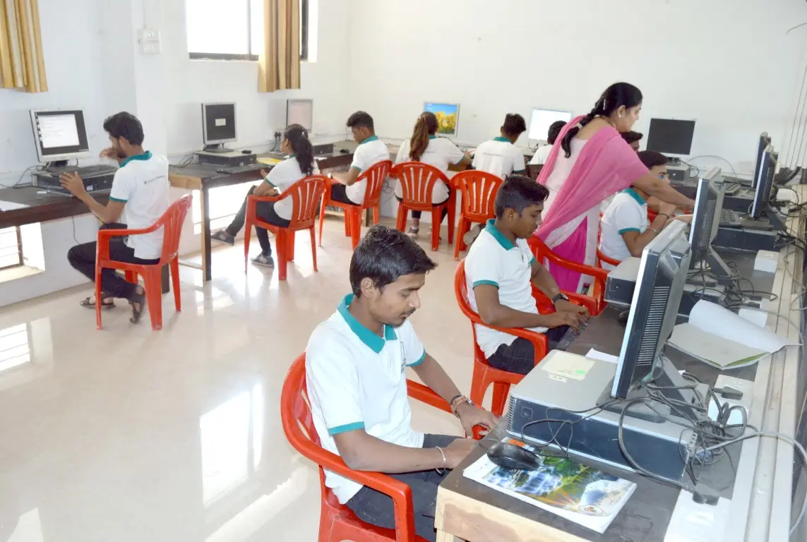 Prof Ravindra Nikam College of Pharmacy B Pharmacy Dhule: campus photo 1