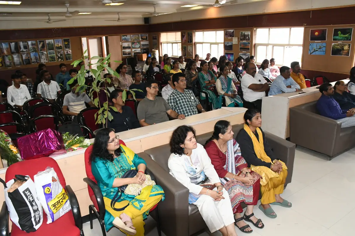 Pune District Education Association's Baburaoji Gholap College: campus photo 5