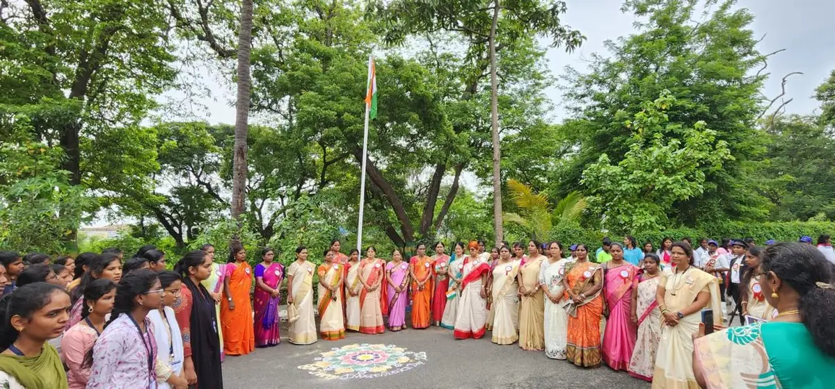 Queen Marys College: campus photo 3