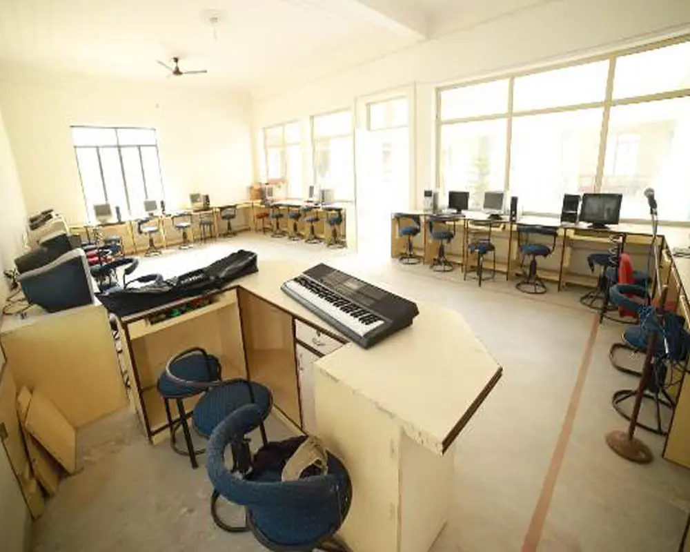 R N T T College Syaou: campus photo 7