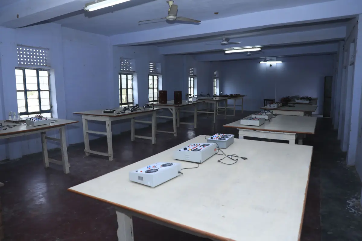 R N T T College Syaou: campus photo 1