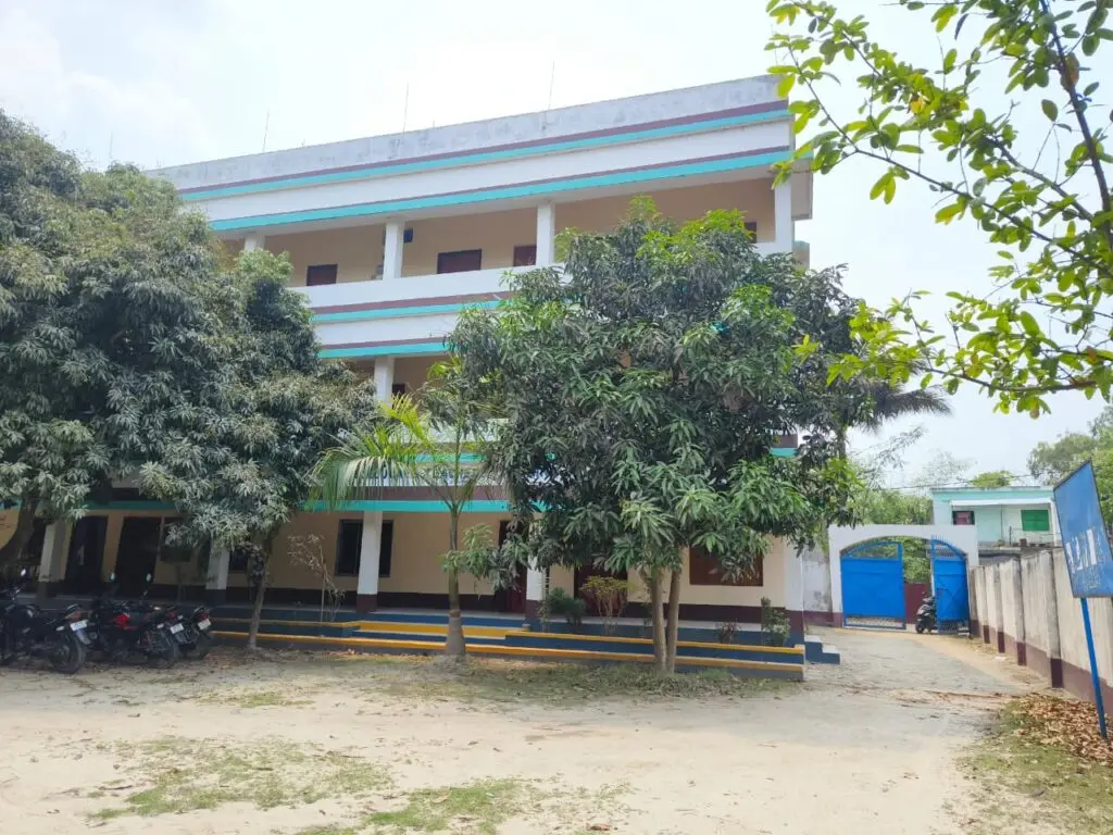 Raiganj Educare Teachers Training College: campus photo 2
