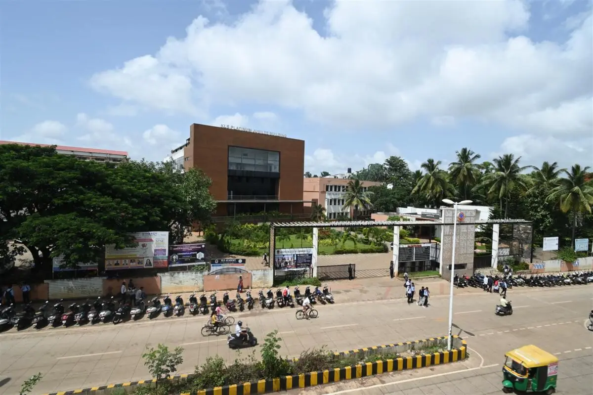 Raja Lakhamgouda Law College: campus photo 1