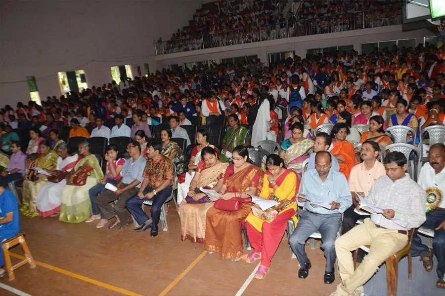 Raja Narendralal Khan Women's College: campus photo 3
