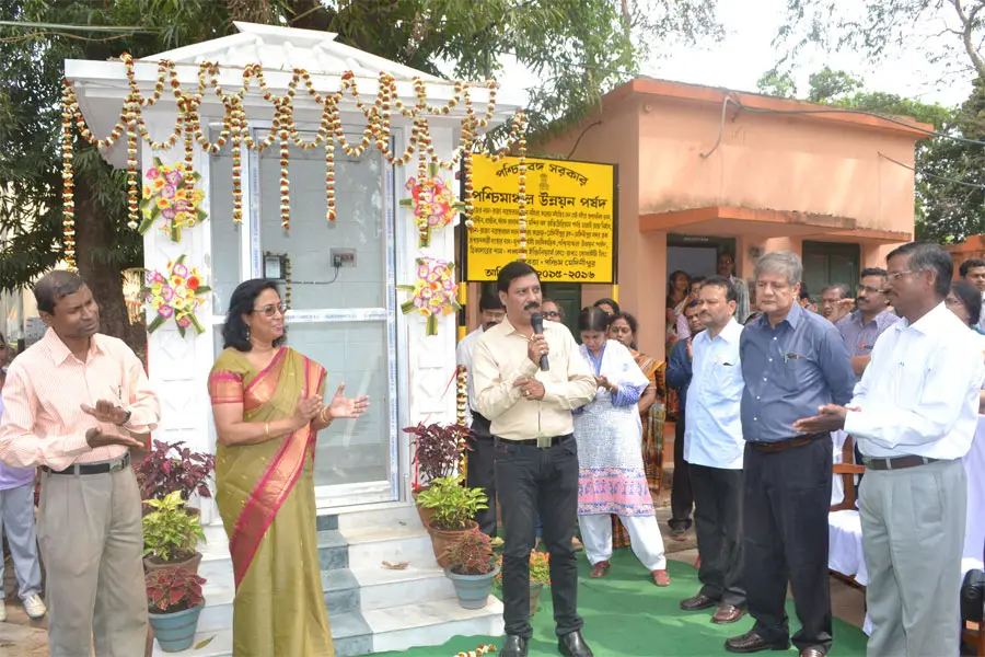 Raja Narendralal Khan Women's College: campus photo 1