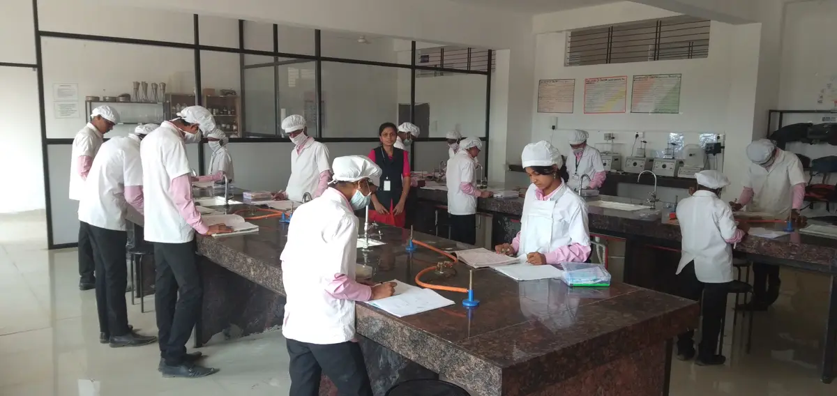 Rajesh Bhaiyya Tope College of Pharmacy: campus photo 7