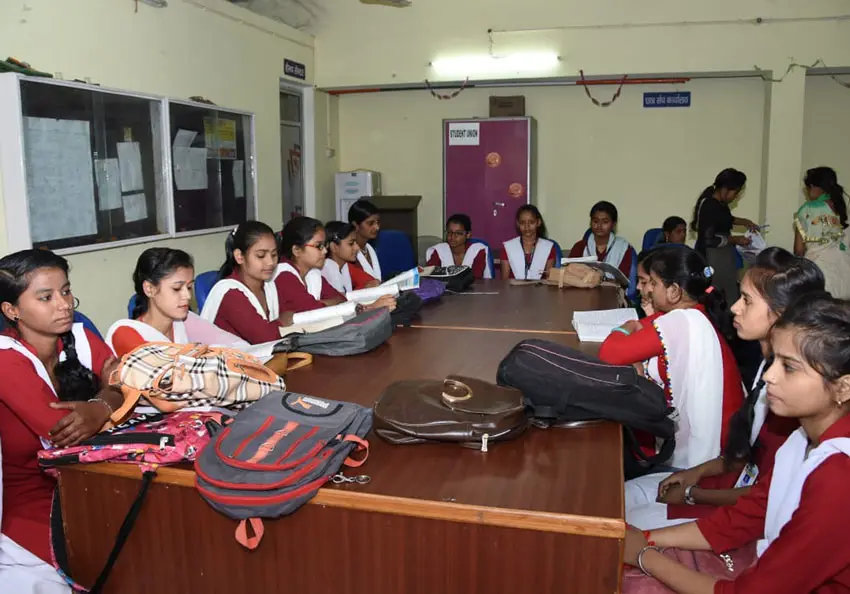 Rameshwardas Pannalal Mahila College: campus photo 1