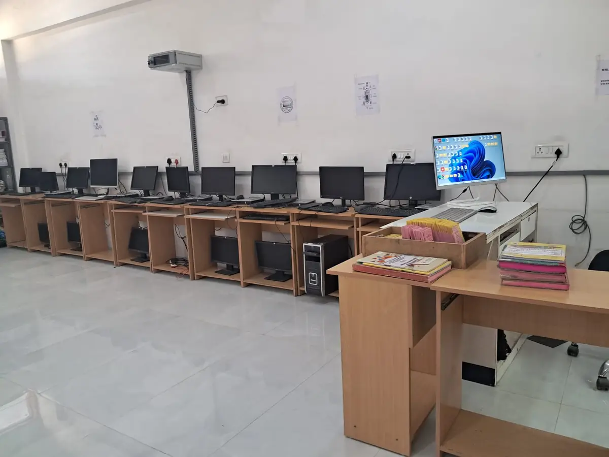 Ravindra Vidya Prasarak Mandal: campus photo 2