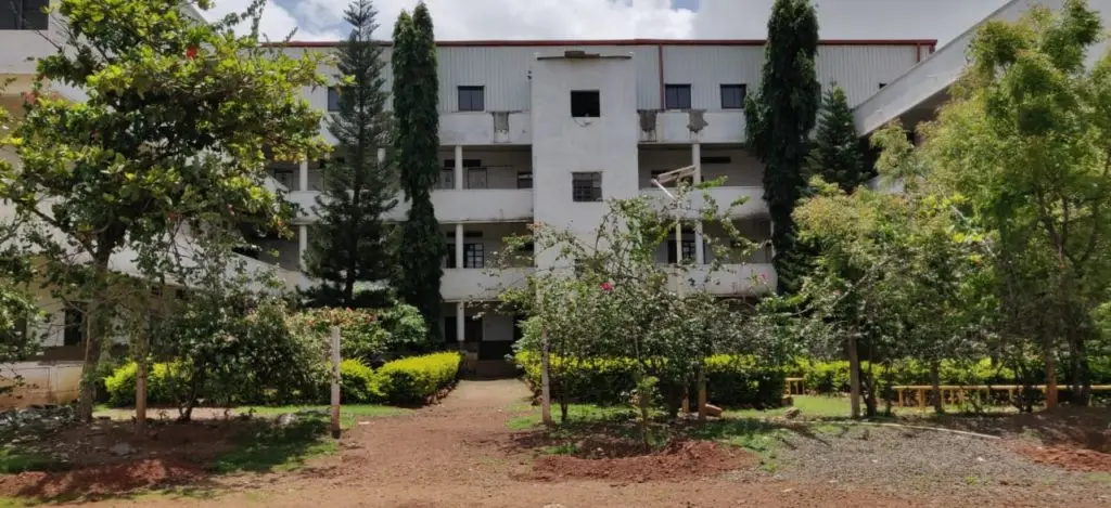 S.B.C.S. Arts, S.V. Commerce & Science College campus photo 2