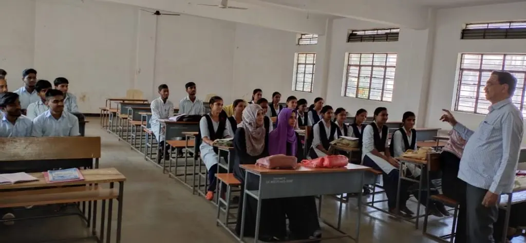 S.B.C.S. Arts, S.V. Commerce & Science College campus photo 4