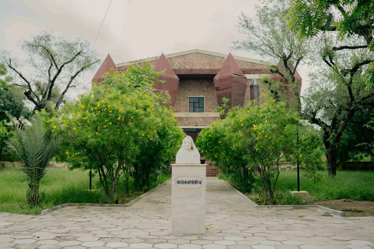 S. D. S. Girls College: campus photo 1