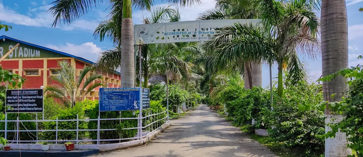 S. Kula Women's College: campus photo 1