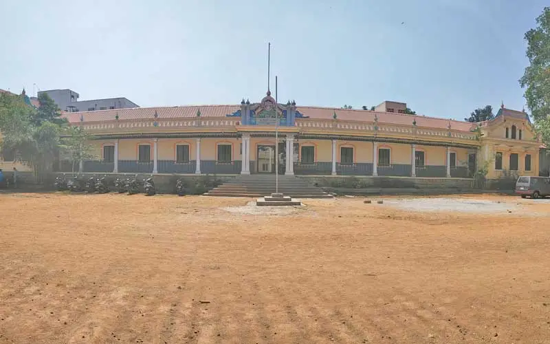 S.L.N College of Arts and Commerce: campus photo 2