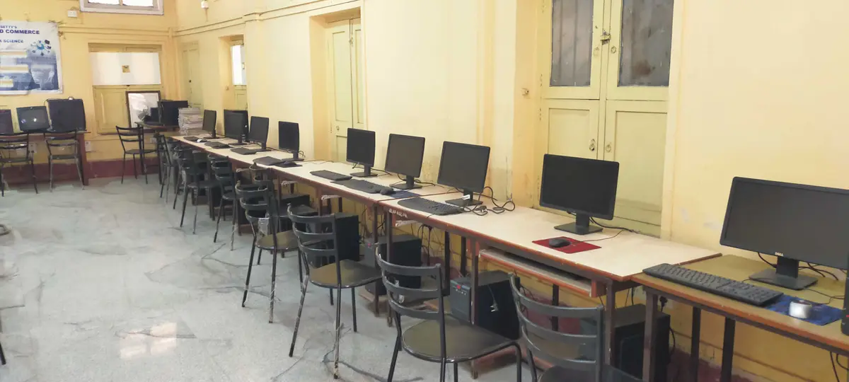 S.L.N College of Arts and Commerce: campus photo 5