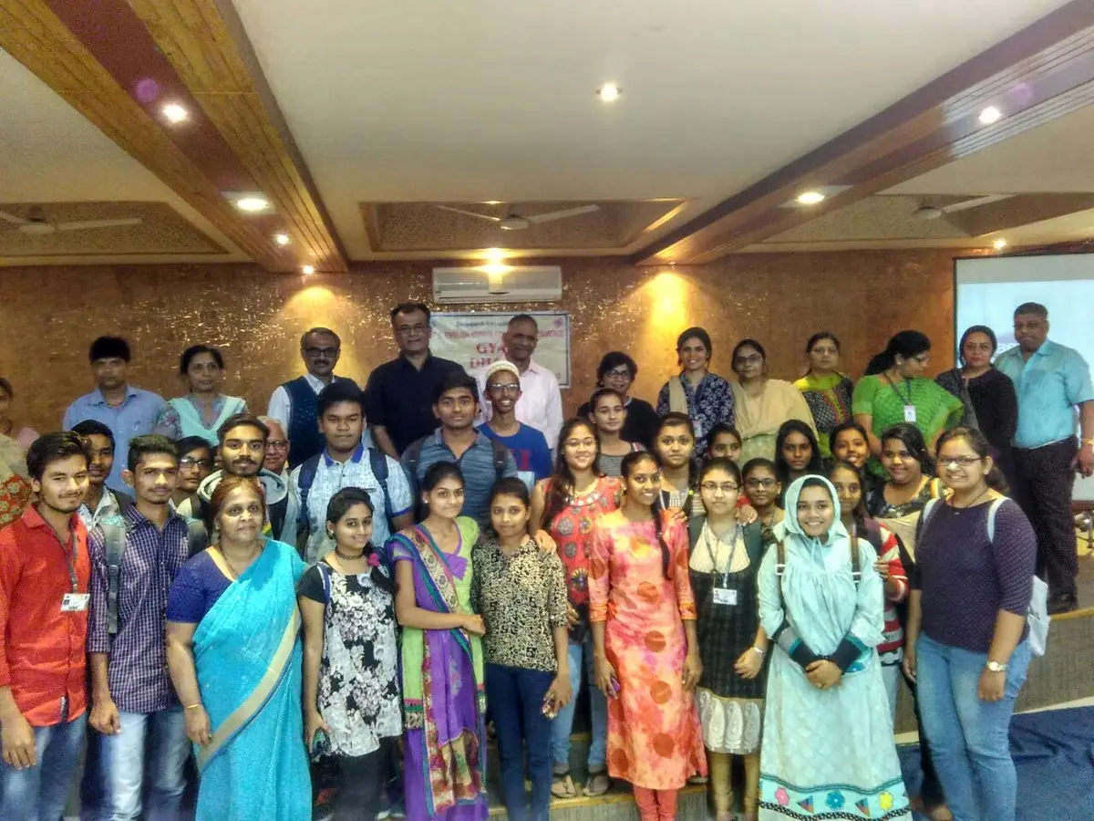 S. P. B. English Medium College of Commerce: campus photo 4