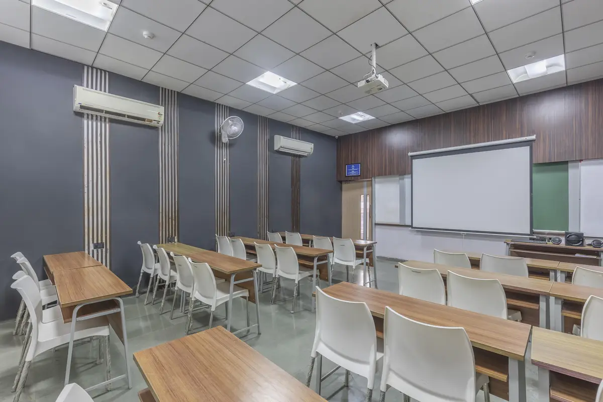 SBS campus photo 1