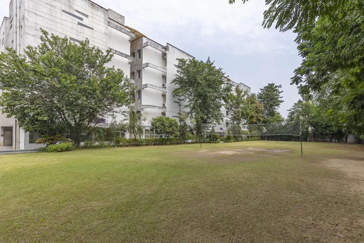 SBS campus photo 7
