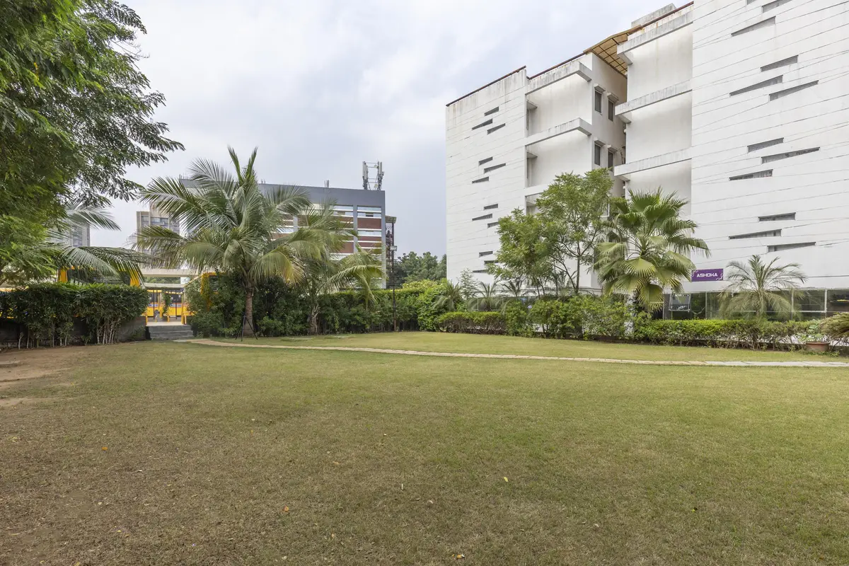 SBS campus photo 8