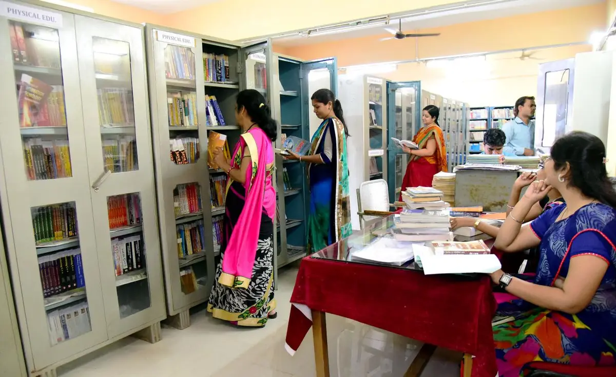 Seth R. C. S. Arts & Commerce College campus photo 7