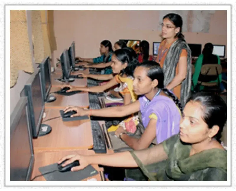 Shah N. H. Commerce College campus photo 5