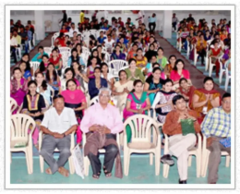 Shah N. H. Commerce College campus photo 7