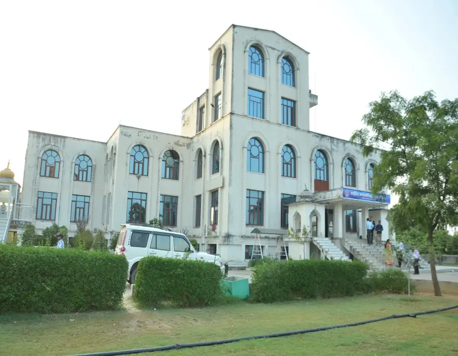 Shaheed Bhagat Singh Law College: campus photo 1
