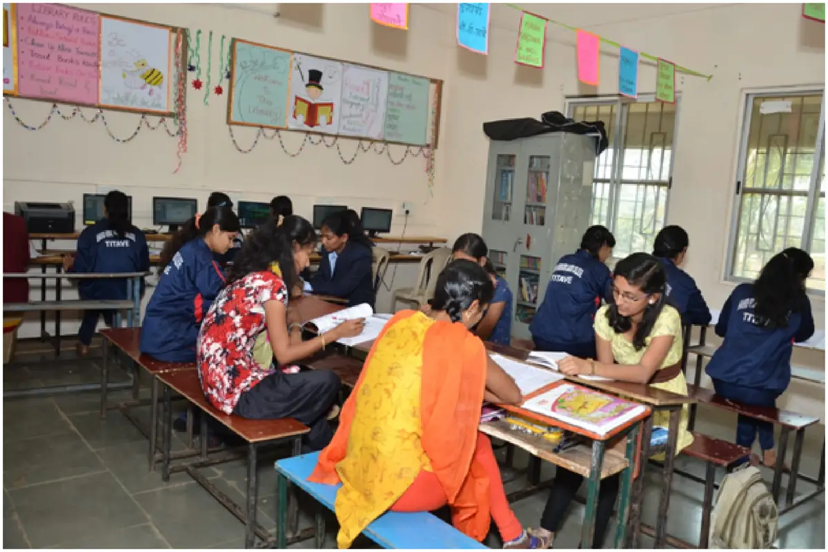 Shahid Shikshan Prasarak Mandals Shahid Virpatni Laxmi Mahavidyalaya: campus photo 1
