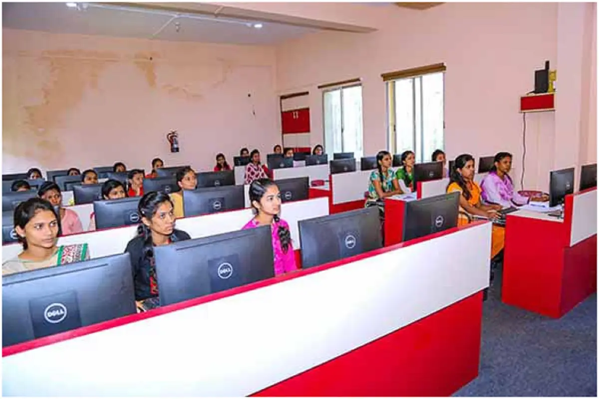 Shahid Shikshan Prasarak Mandals Shahid Virpatni Laxmi Mahavidyalaya: campus photo 4