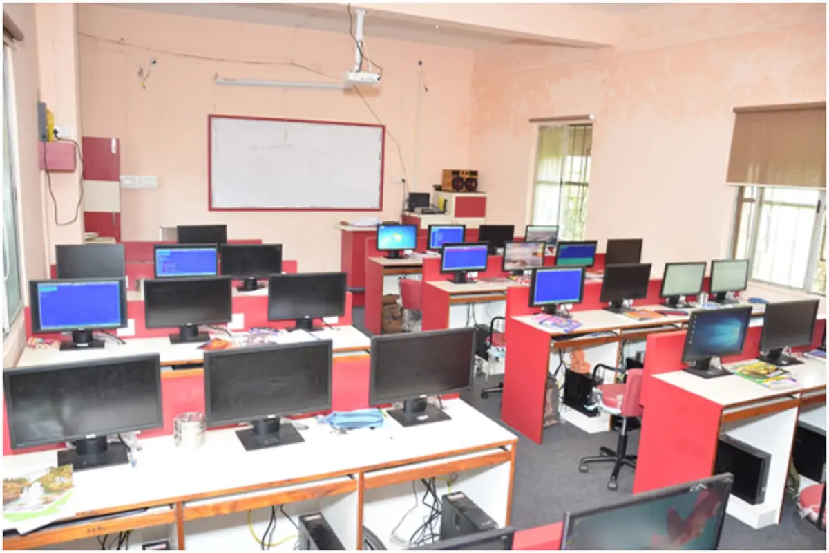 Shahid Shikshan Prasarak Mandals Shahid Virpatni Laxmi Mahavidyalaya: campus photo 2