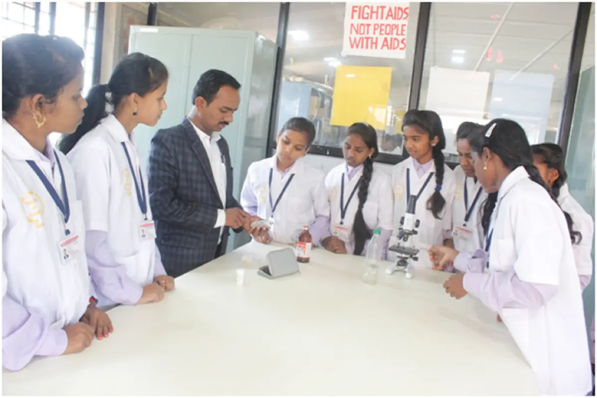 Shahid Shikshan Prasarak Mandals Shahid Virpatni Laxmi Mahavidyalaya: campus photo 5