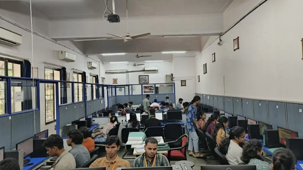 Sheth L.U.J. College of Arts And Sir M.V. College of Science and Commerce: campus photo 6