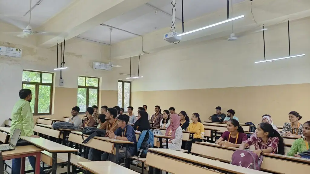 Sheth L.U.J. College of Arts And Sir M.V. College of Science and Commerce: campus photo 4