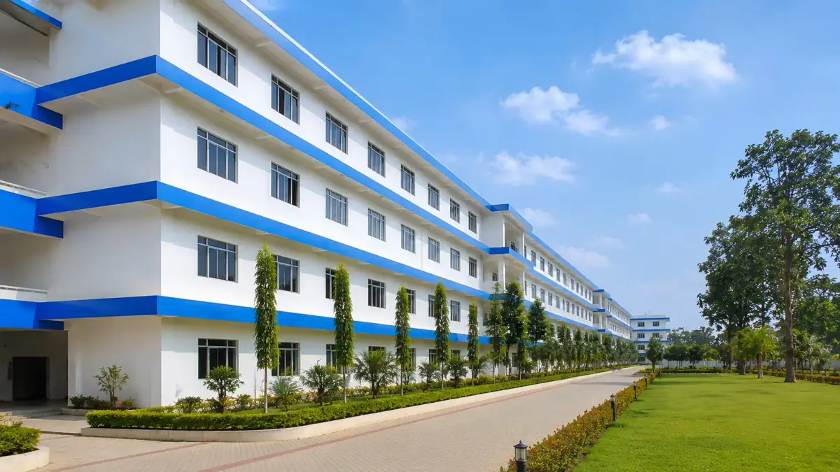 Shree Narayan Medical Institute and Hospital campus photo 1