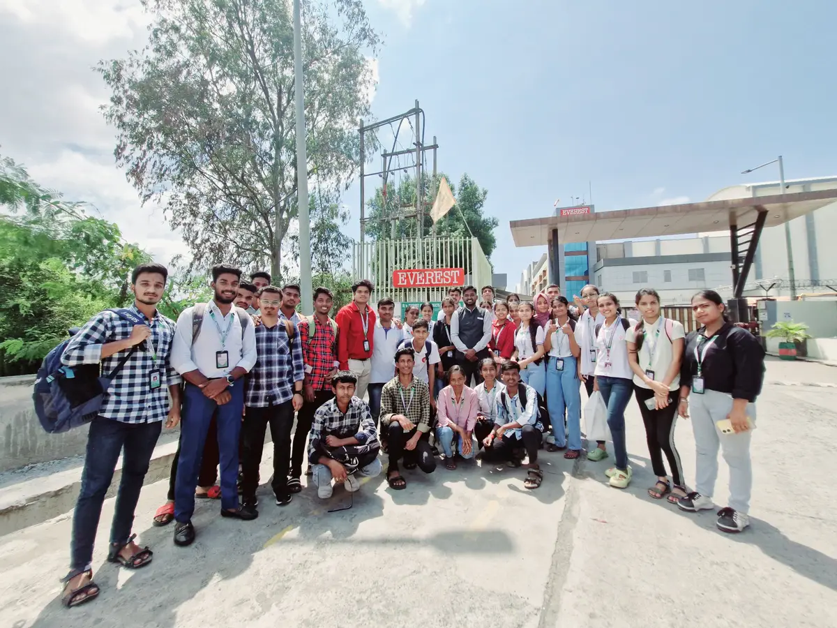 Shree Panchal Samaj Madhyavarti Mandal's Yeshwantrao Chaphekar College of Arts and Commerce (for women) campus photo 1