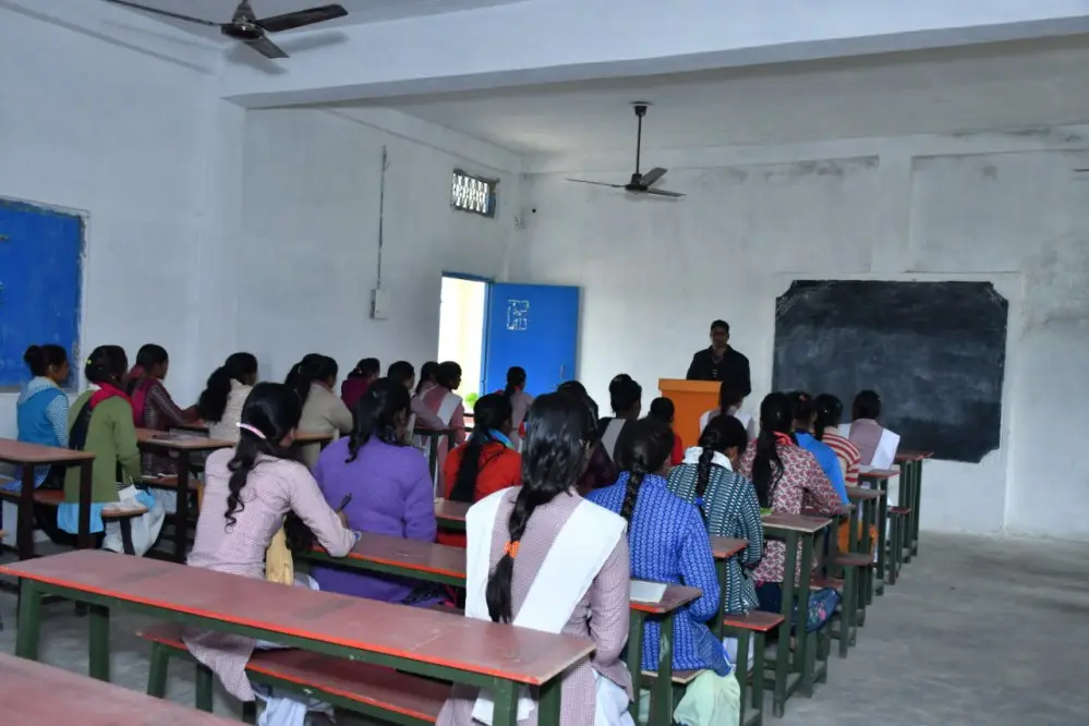 Shree Parashar Brahma Sudhakar Pandey Damyanti Devi Institute of Girls Education, Raikwardeeh: campus photo 1